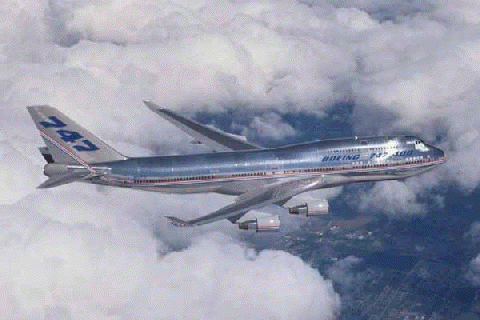 Image of Boeing 747 in flight