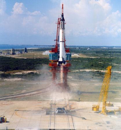 Photo of launch of Mercury Redstone.